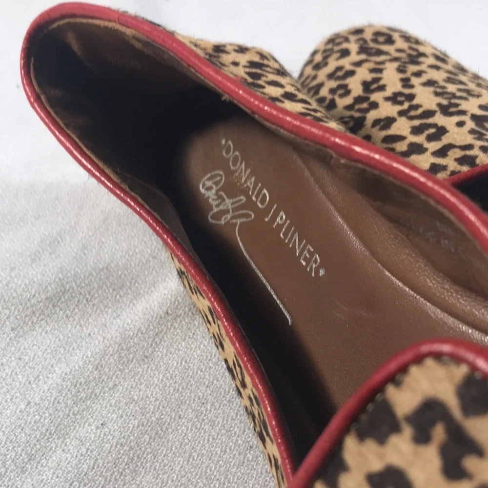 Donald J. Pliner Denda Leopard Print Women's Slip On Loafers with Red Trim Sz 8